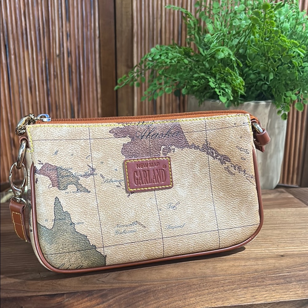 Shoulder Bag with Vintage Map Design- NEW MAP GARLAND